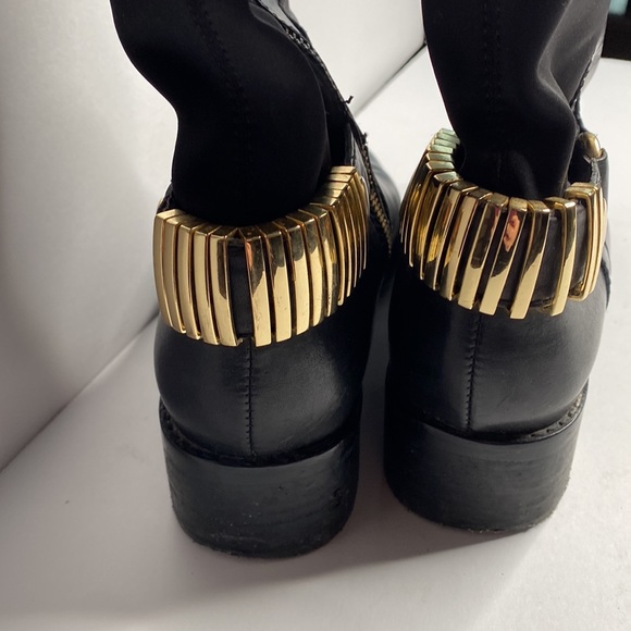🍒STEVE MADDEN Black Leather Boots w/ Gold Accents!!! - Picture 5 of 8